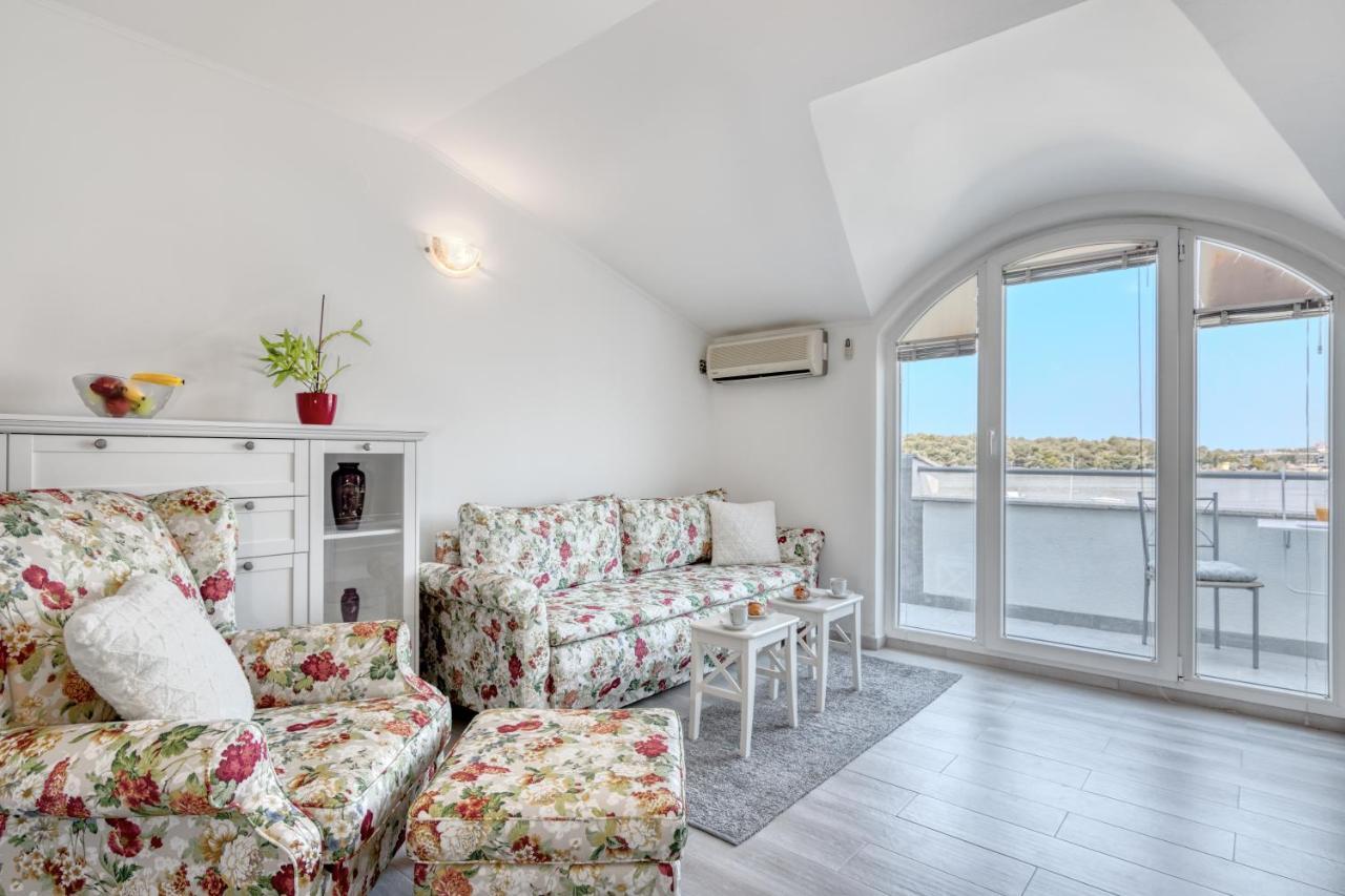 Penthouse Zola With Private Parking Apartment Medulin Exterior foto