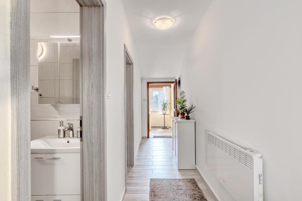 Penthouse Zola With Private Parking Apartment Medulin Exterior foto
