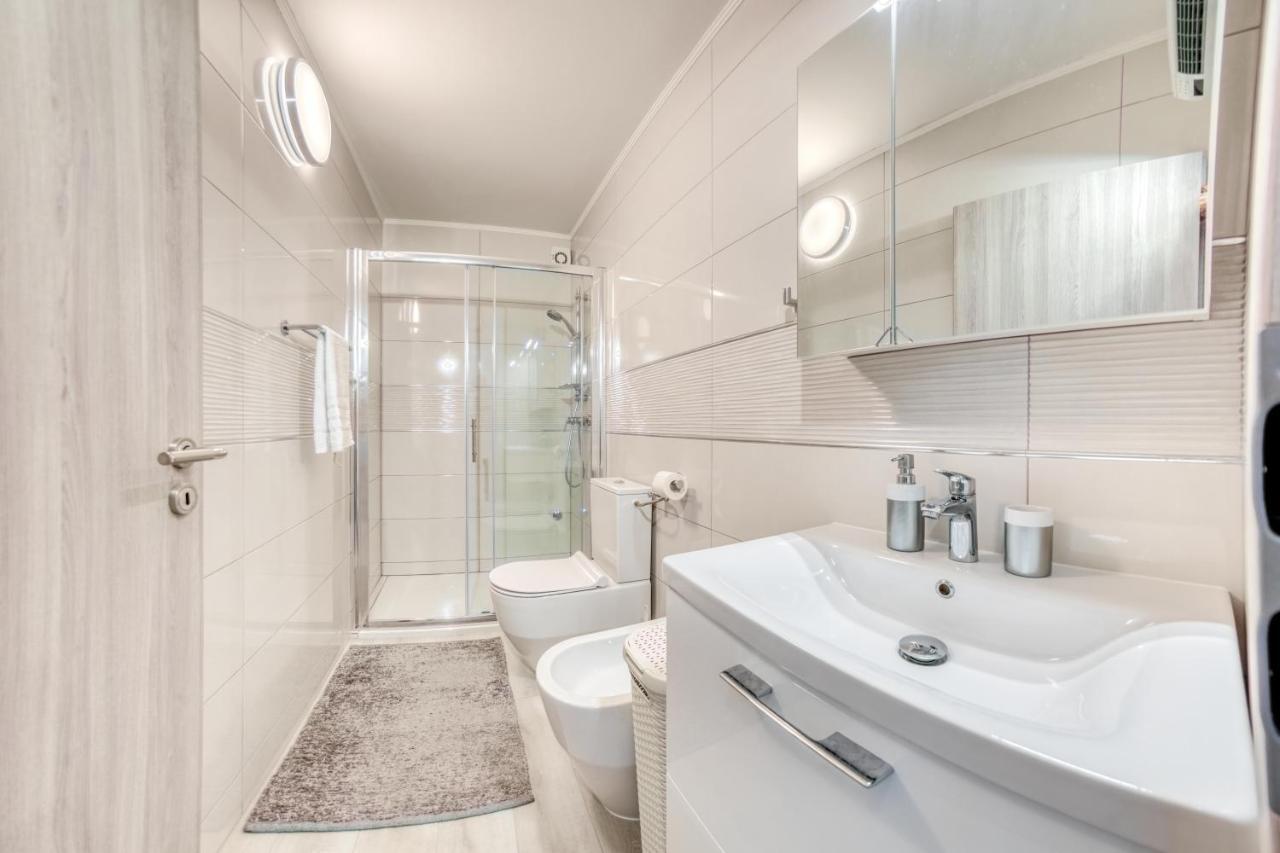 Penthouse Zola With Private Parking Apartment Medulin Exterior foto